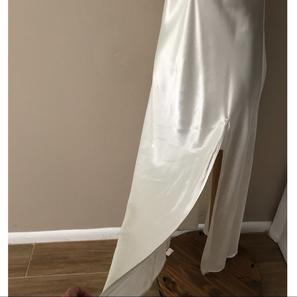 VS Luxurious White Satin & Lace Long Lingerie - Picture 6 of 8